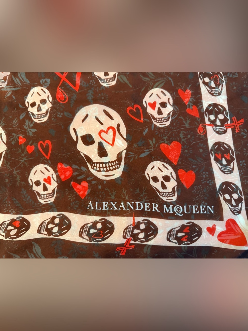 Gorgeous Alexander McQueen logo chiffon silk scarf - Picture 9 of 13